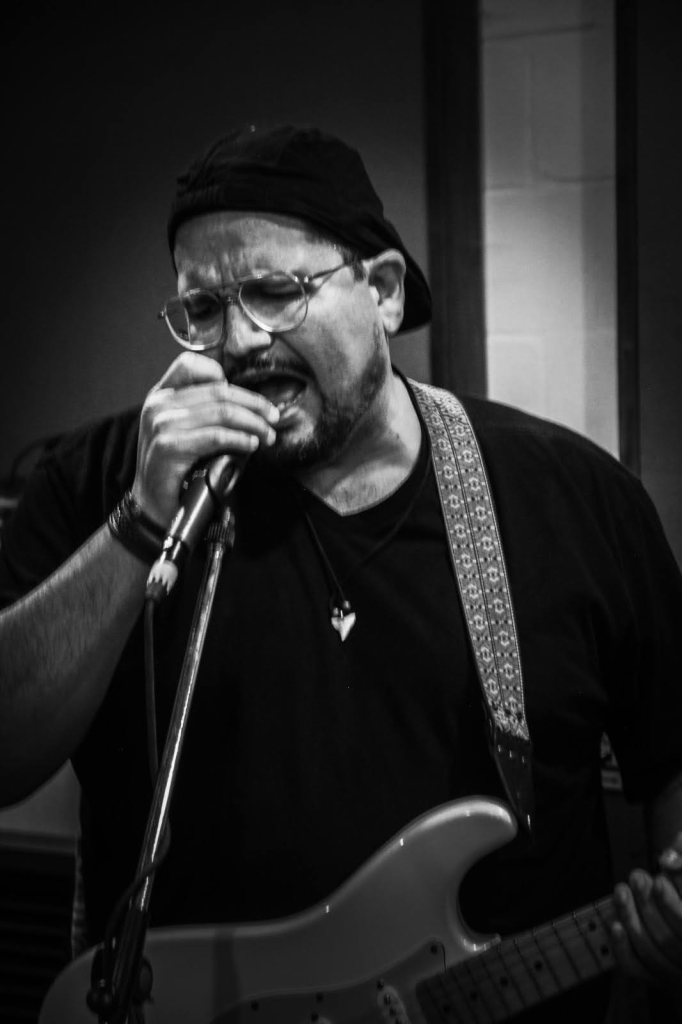 Marco Ortega - Voz y guitarra